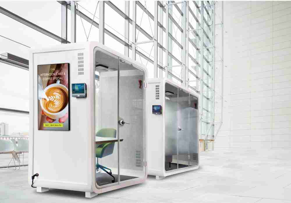 壹号平台子公司达擎之智慧行动办公舱，，，采用PDLC智能调光玻璃设计，，透过通电与断电的电流切换，，，呈现透明与雾面效果，，，具节能降耗特性并兼顾隐私，，确保信息安全