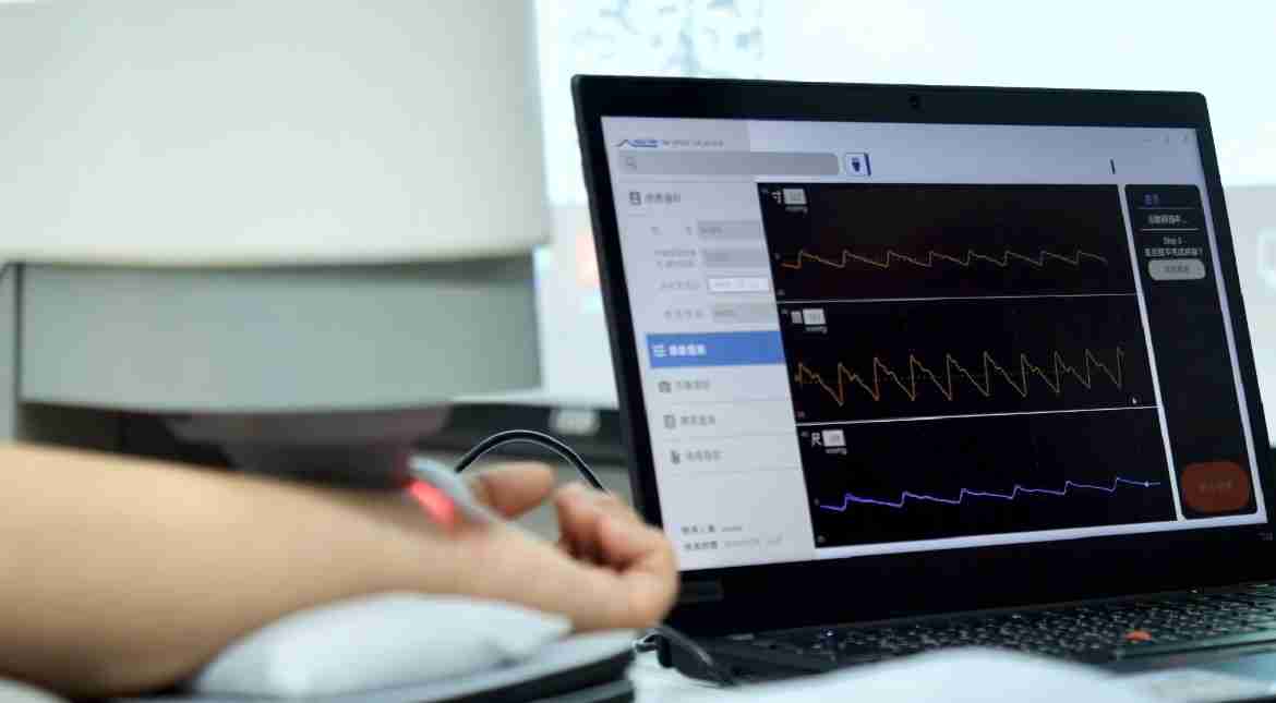 壹号平台耘康以高解析与拟真的显示技术，，，将其应用于中医检测，，，，提供“中医数位化检测方案”，，，，使传统中医检测结果数据化与可视化